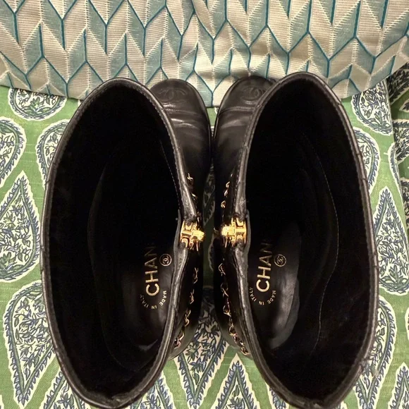 CHANEL Black Quilted Leather Boots with Gold Chain - Picture 4 of 9